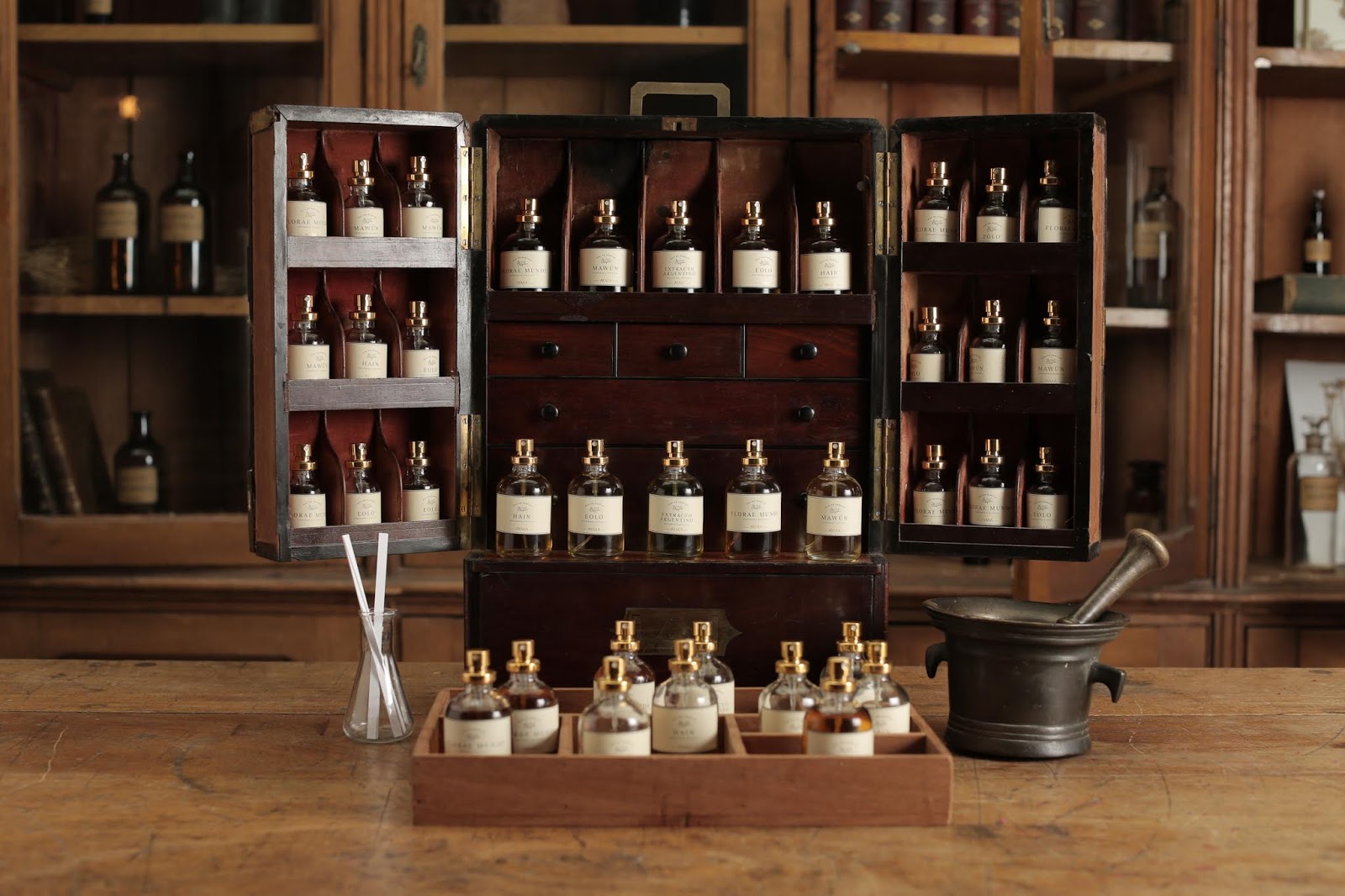 香水精油創(chuàng)意包裝盒(圖1) 香水精油創(chuàng)意包裝盒(圖1)