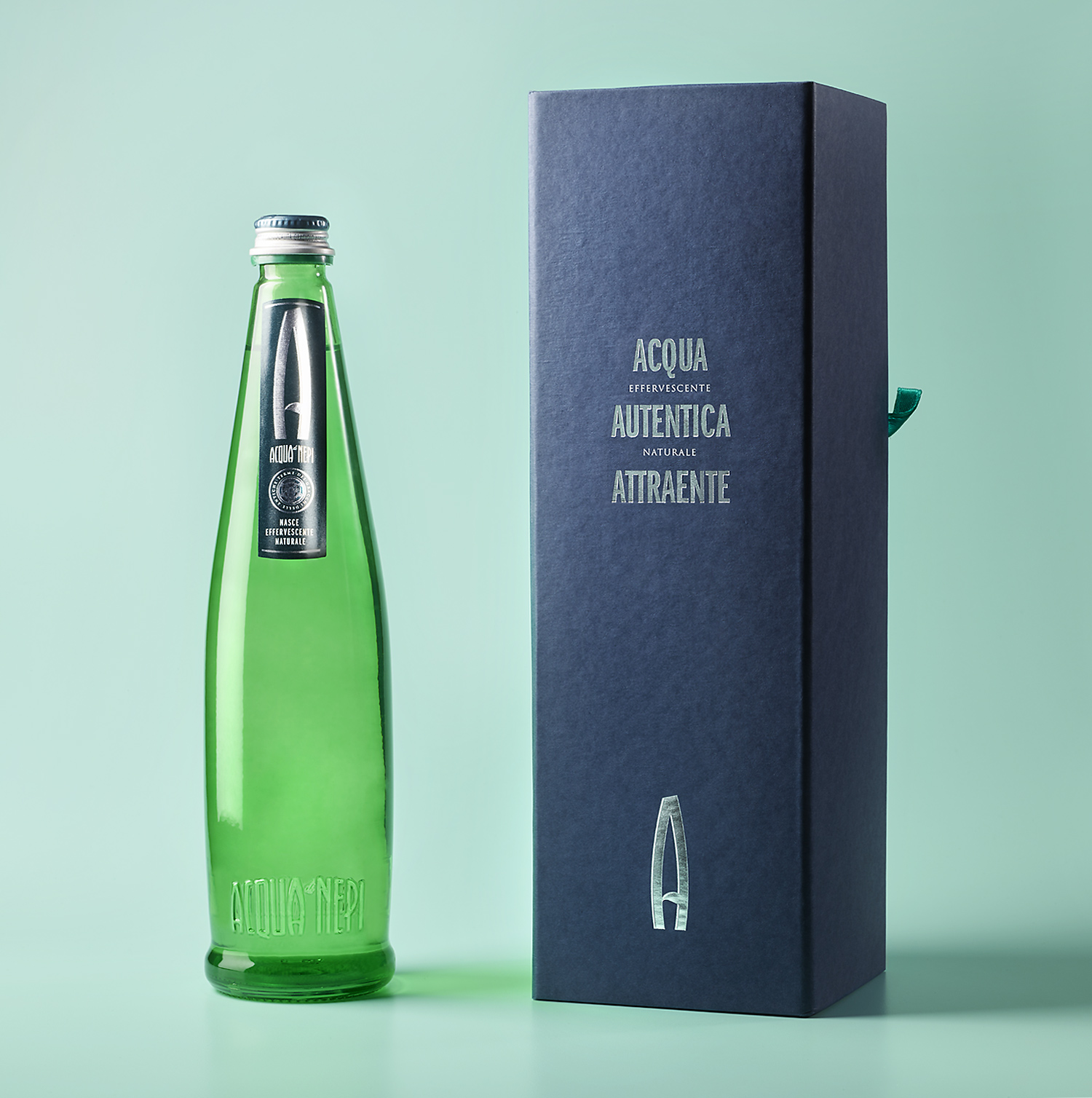 高端礦泉水包裝設計用字母做核心符號(圖8) 高端礦泉水包裝設計用字母做核心符號(圖8)