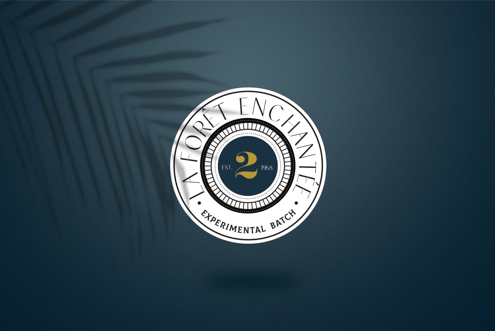 光瓶酒包裝設(shè)計(jì)古典簡(jiǎn)約(圖1)