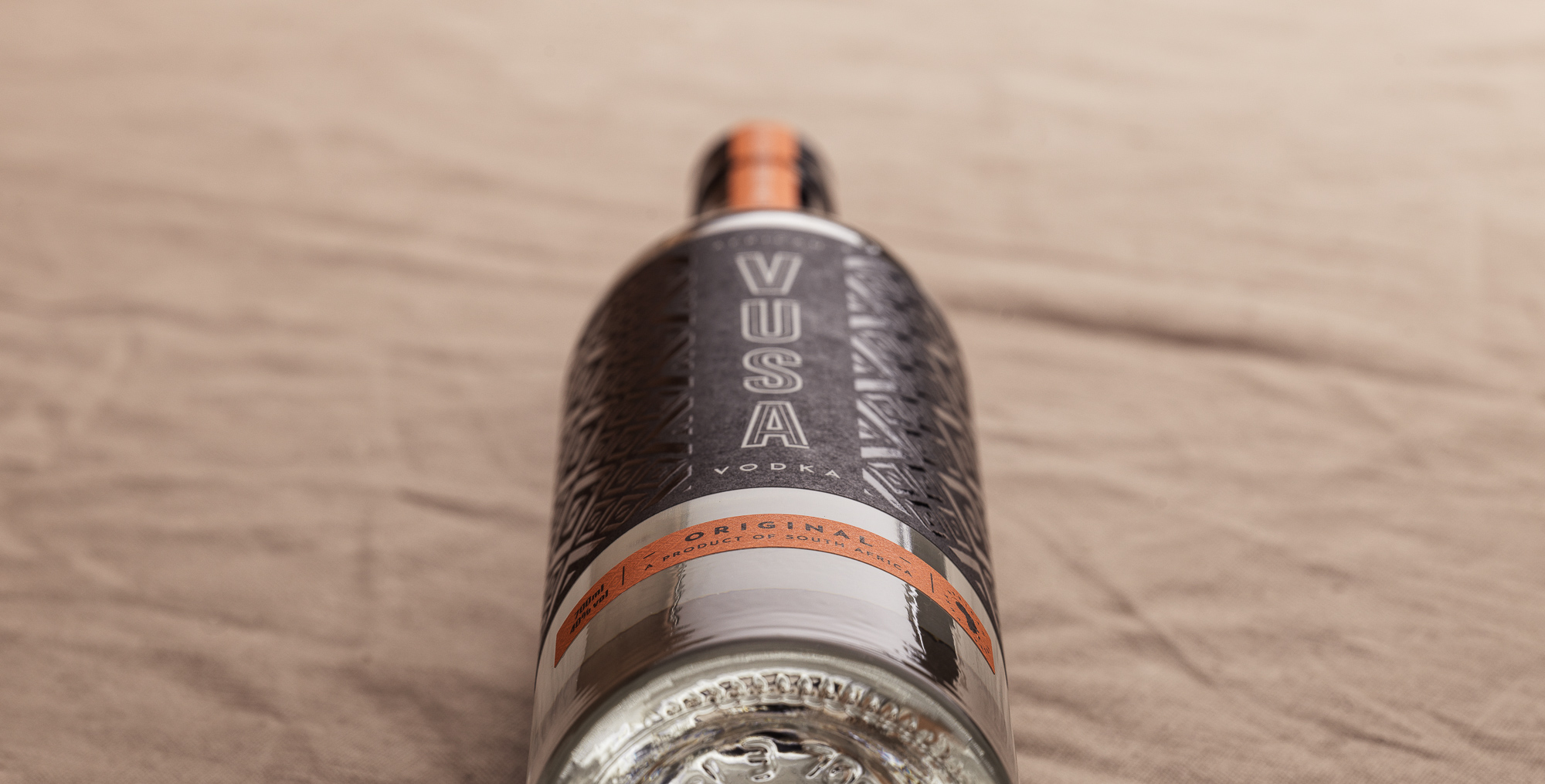 光瓶子伏特加酒包裝設(shè)計(圖3) 光瓶子伏特加酒包裝設(shè)計(圖3)