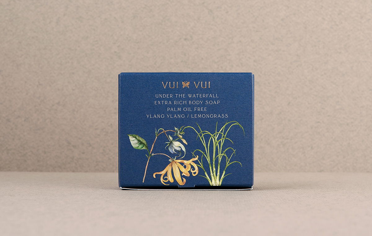 能讓人想起傳統(tǒng)的植物學(xué)書(shū)籍的護(hù)膚品包裝設(shè)計(jì)(圖4) 能讓人想起傳統(tǒng)的植物學(xué)書(shū)籍的護(hù)膚品包裝設(shè)計(jì)(圖4)