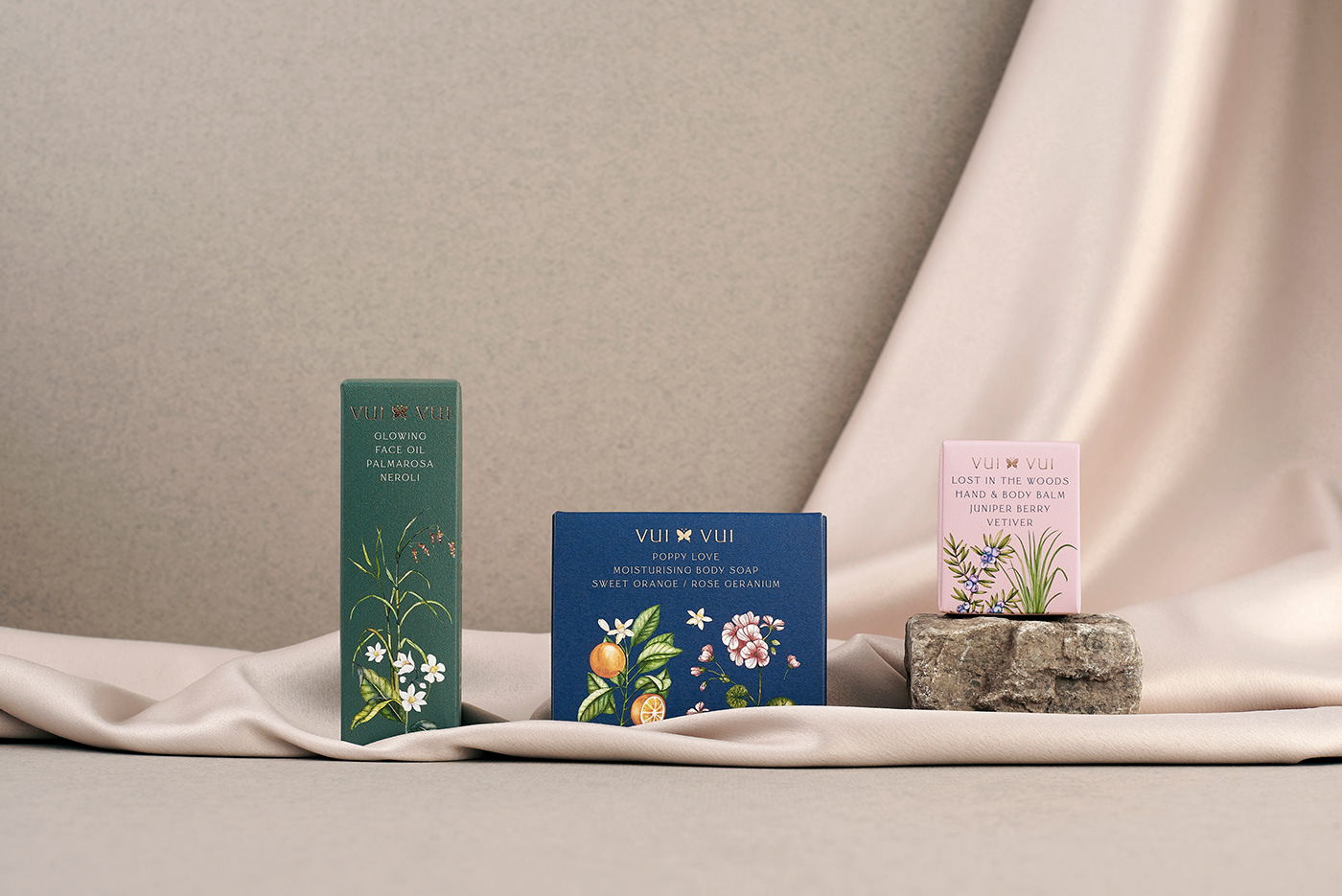 能讓人想起傳統(tǒng)的植物學(xué)書(shū)籍的護(hù)膚品包裝設(shè)計(jì)(圖1) 能讓人想起傳統(tǒng)的植物學(xué)書(shū)籍的護(hù)膚品包裝設(shè)計(jì)(圖1)