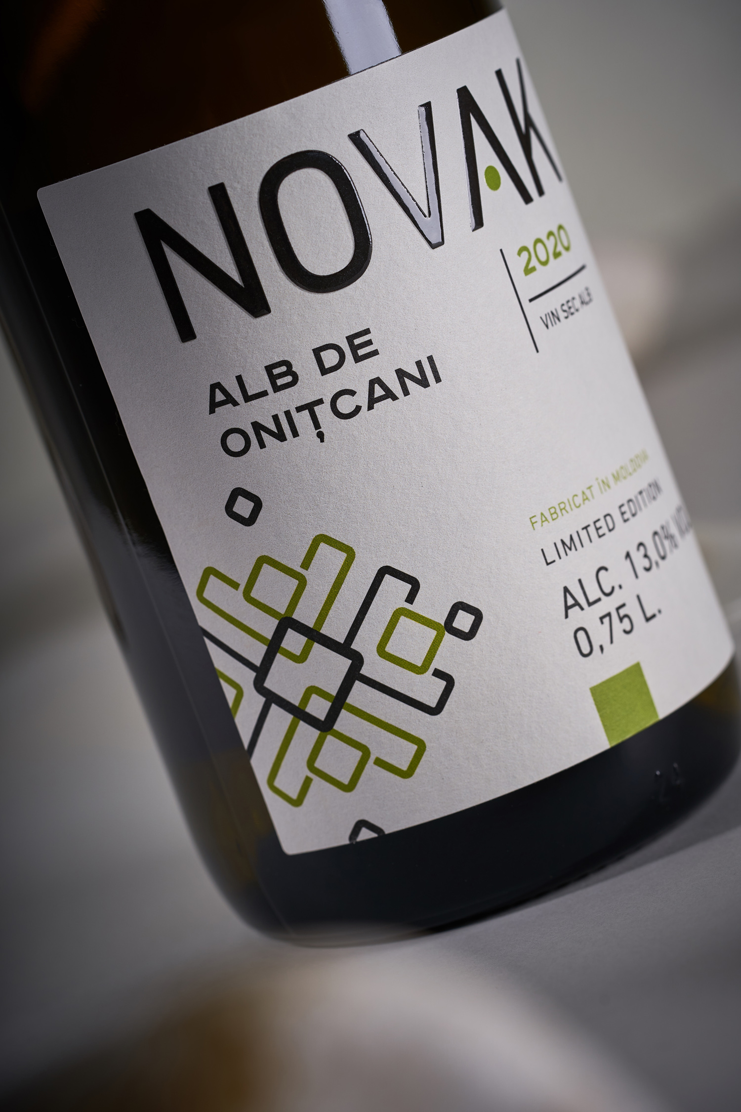 葡萄酒品牌視覺(jué)包裝設(shè)計(jì)(圖8)