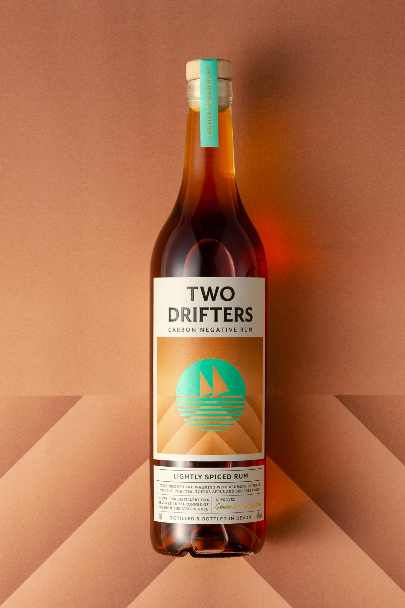 ?Two Drifters朗姆酒創(chuàng)意包裝設計參考(圖6)