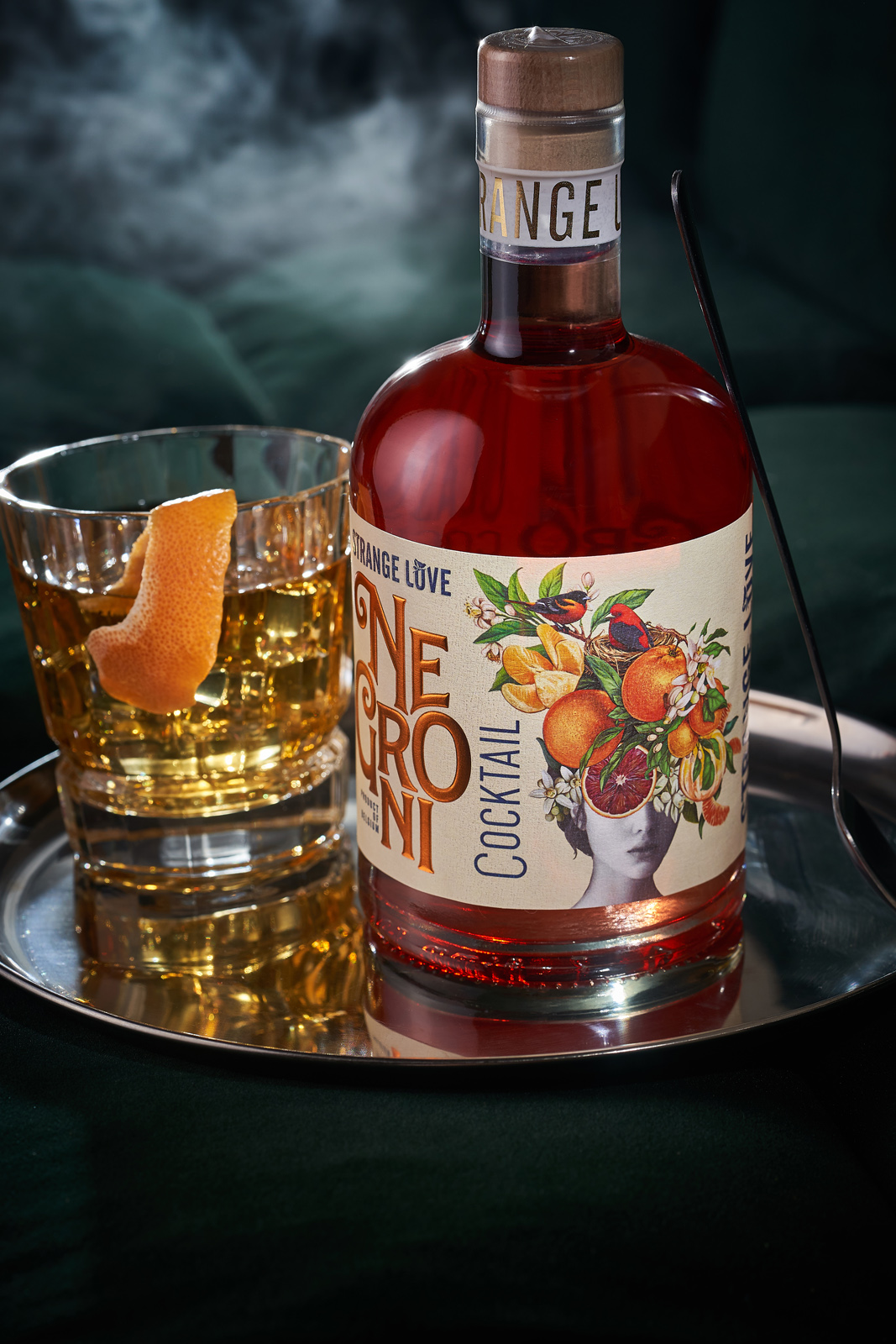 Strange Luve Negroni 雞尾酒視覺包裝設(shè)計(圖2) Strange Luve Negroni 雞尾酒視覺包裝設(shè)計(圖2)