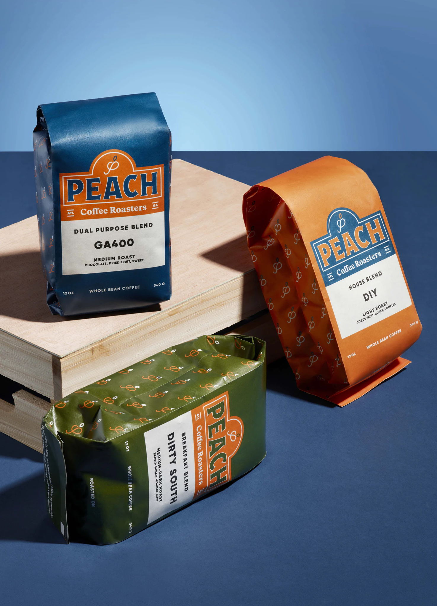 煥然一新的咖啡包裝設計在視覺上模仿了早期的農業(yè)(圖2)