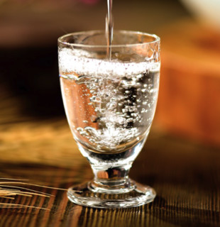 創(chuàng)意酒包裝設計黃蓋玻汾清香型白酒瓶整箱裝產品包裝設計欣賞(圖6)