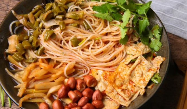 柒記螺螄粉 柒記品牌logo與食品包裝設(shè)計欣賞(圖3)